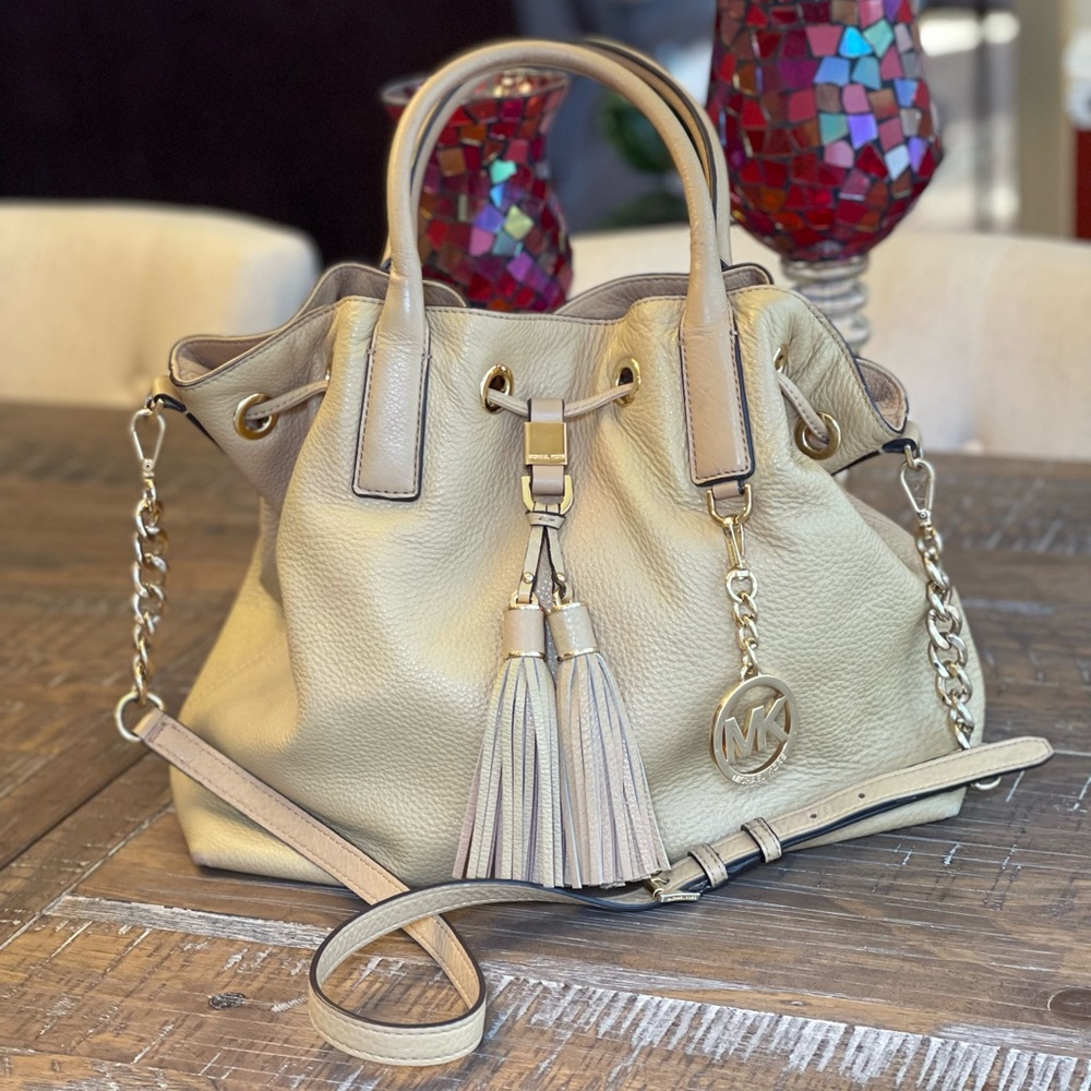 🌺 Michael Kors Pebbled Leather Bag EXCELLENT COND Adjustable Removable Strap